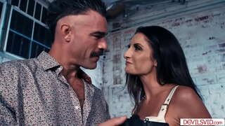 Züppe göt kahrolası onun wifes busty esmer en iyi arkadaş