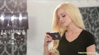 Stepmom ယာယ်ကိုမင်းလိင္တူခ်စ္သူျနှင့်သူမ၏ရည်းစား