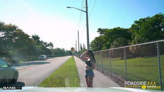 ���स्त्याच्या कडेला - Tattooed हॉटी देते मेकॅनिक तिच्या भरीव पूच्ची