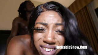 קריסטאַל קופּער מאָגער מיט אַ שוואַרץ לאָך פריק ליב cameroncongo ביביסי