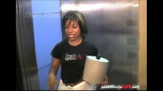 Runnin एक ट्रेन पर Watergirl