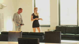 Naughty Asiant Ystad Go Iawn