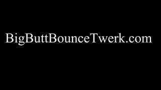 PAWG હચમચાવે તેના મોટા ગાંડ