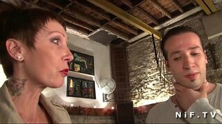 Dako titted ug nagpatik sa french hamtong gets sa iyang hugot nga asno hammered