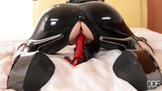 Lucy uning vibrator ega