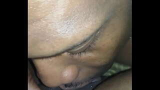 מקבל ליקק את הכוס שלי.