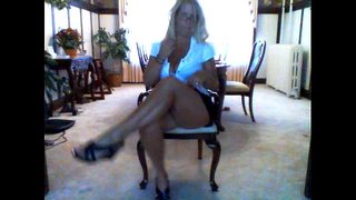 Blonda Excitata Si Benzi