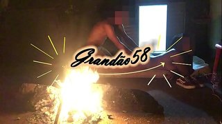 брюнетка възбудена calvalgando вкусно