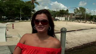 Sal madanm renmen kòk chante