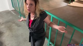 Stepmom mynd yn ddig, ei llysfab cums y tu mewn ei pussy