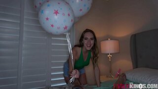 Steg-Sis Ger Trånga Fitta till Bror på B-Day