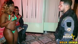 נבגד לראות אותי עושה שוטר מול אותו