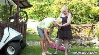 Slutty zrelá dáma Nanney je kurva s nadržanú frajer