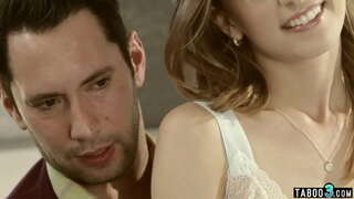 Skinny belle-fille utilisé par son pervers de beau-père