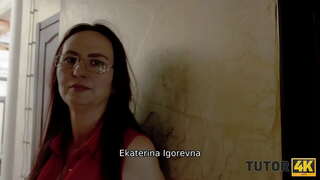 TUTOR4K. பையன் கூறினார் ஆசிரியர் அவர் வேண்டும், பரவியது கால்கள் பெற சில பணம் பாடம்