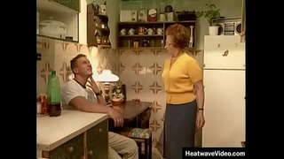 Γιαγιά &amp; # 039;s μεγάλες περιπέτειες # 1-Σούζαν-η διαφορά στις ηλικίες μεταξύ Ώριμη Κοκκινομάλλα μαμά και τον νεαρό εραστή της θα μπορούσε &amp; #039; t να είναι μεγαλύτερη!