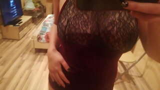 Facere stip choro in fronte speculum ostendens papillis